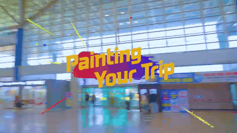 공항 로비 실사 위에 여행 문구 타이포와 발자국을 따라가는 그래픽이 얹히는 관광 모션 영상 컷